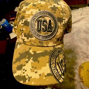 Miscellaneous hats!! 10$ each or deals for bulk!!!